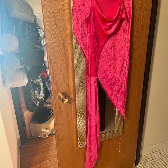 BEAUTIFUL FUCHSIA DRESS BY MOM… SIZE MEDIUM… EXCELLENT CONDITION. - Picture 4 of 10